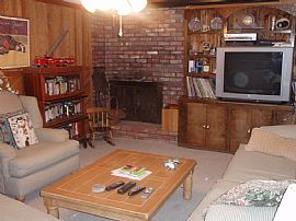 Big and Spacious, lots of privacy, quiet in Huntington, NY (Photo 5 of 6)