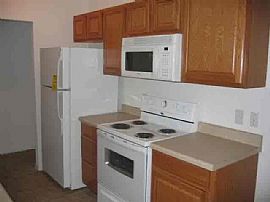 3 bedroom 2 bathroom house in Four Seasons, MO (Photo 3 of 5)