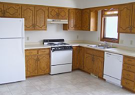 Spaciouse Townhome in Anoka, MN (Photo 2 of 6)