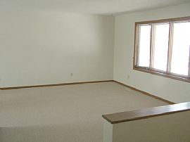 Spaciouse Townhome in Anoka, MN (Photo 3 of 6)