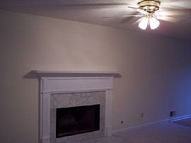 Beautiful 4/2.5 home in Marietta, Ga in Marietta, GA (Photo 5 of 6)