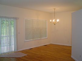 Lovely Townhouse built in 1999 -3 bedrms in Yorktown Heights, NY (Photo 3 of 6)