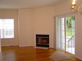 Lovely Townhouse built in 1999 -3 bedrms in Yorktown Heights, NY (Photo 4 of 6)