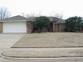 Gorgeous 3-2-2 house.  Close to schools. in Grapevine, TX