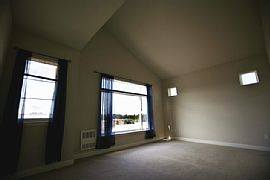 Amazingly nice 3 bedroom 2.5 bath condo in Newcastle, WA (Photo 3 of 6)