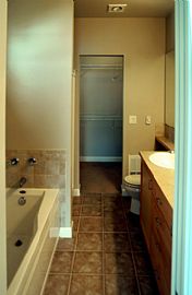 Amazingly nice 3 bedroom 2.5 bath condo in Newcastle, WA (Photo 4 of 6)