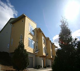 Amazingly nice 3 bedroom 2.5 bath condo in Newcastle, WA (Photo 5 of 6)