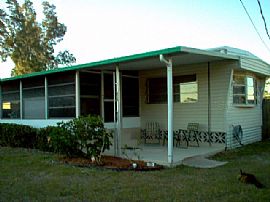 Manufactured Home on Private Property in Nokomis, FL (Photo 4 of 6)