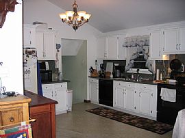 Charming 3 bdrm home w/Bethlehem School in Selkirk, NY (Photo 2 of 6)
