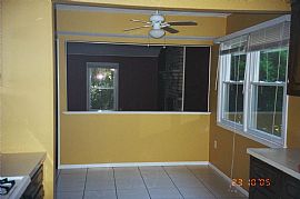 Location  Spacious  in Manalapan, NJ (Photo 2 of 6)