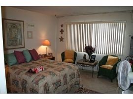  1 Block from the Beach, Park and Museu in Long Beach, CA (Photo 5 of 6)