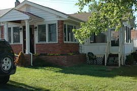 Live on the water! Great little house! in Chesapeake Beach, MD