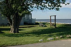Live on the water! Great little house! in Chesapeake Beach, MD (Photo 2 of 4)