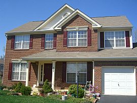 Gorgeous 3 Finished Level House in Manassas, VA