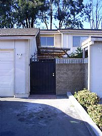 Spacious Townhouse in Gated Community in North Hills, CA (Photo 2 of 6)