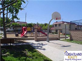 Beautiful Lake Forest Townhouse in Lake Forest, CA (Photo 2 of 6)