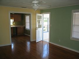 Beautiful Beach Dwelling in Treasure Island, FL (Photo 2 of 6)