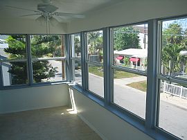 Beautiful Beach Dwelling in Treasure Island, FL (Photo 3 of 6)