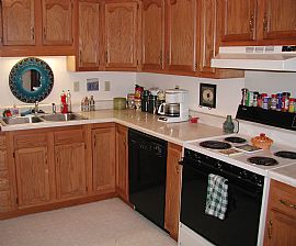 Super Cute Townhouse for Rent! in Bloomington, IN (Photo 2 of 4)