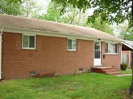 3 Bedroom Single Family Home in Hampton, VA (Photo 3 of 4)