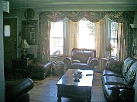 Gorgeous 3 level House w/D in Mount Greenwood, IL (Photo 2 of 5)