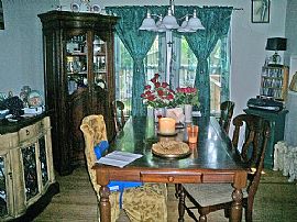 Gorgeous 3 level House w/D in Mount Greenwood, IL (Photo 3 of 5)