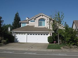 Home w/pool in Lodi, CA