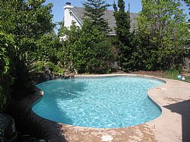 Home w/pool in Lodi, CA (Photo 2 of 3)