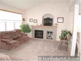 Beautiful 4bd 4ba Home in Shakopee, MN (Photo 3 of 4)