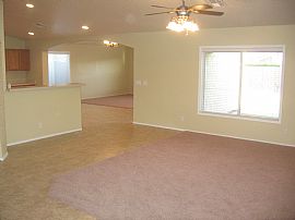 Beautifull 4/2 & Den 2240 sf only $1580 in Gilbert, AZ (Photo 2 of 6)
