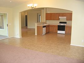 Beautifull 4/2 & Den 2240 sf only $1580 in Gilbert, AZ (Photo 3 of 6)