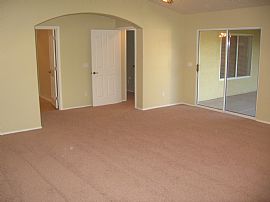 Beautifull 4/2 & Den 2240 sf only $1580 in Gilbert, AZ (Photo 4 of 6)