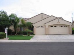 Gorgeous 3BR/3CG/2BA w/ Pebble Pool in Gilbert, AZ