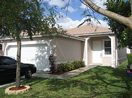 3/2, 2 car garage, gated, pool, clean in Coral Springs, FL