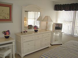 Beautiful furnished apt. by the beach in Lauderdale by the Sea, FL (Photo 5 of 6)