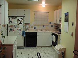 Updated Town House with Attached Garage in Aurora, CO (Photo 2 of 4)