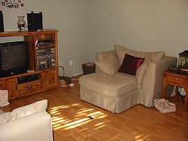 Updated Town House with Attached Garage in Aurora, CO (Photo 3 of 4)