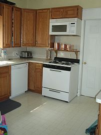 3 bedroom single family home in Lansing, MI (Photo 2 of 6)