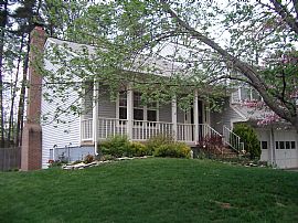 Spacious, Split-level Home in Dale City, VA