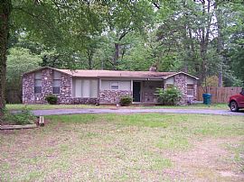 Large Home on 1 Acre Lot in Little Rock, AR