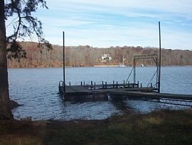 Charming Lakefront Cabin in Oakwood, GA