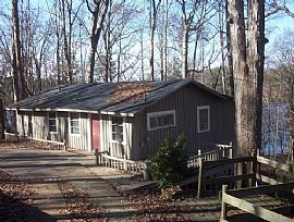 Charming Lakefront Cabin in Oakwood, GA (Photo 5 of 5)