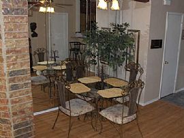 BEAUTIFUL UPDATED TOWNHOME in Plano, TX (Photo 3 of 6)