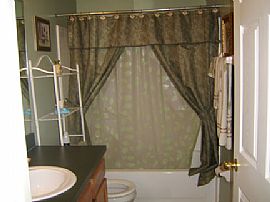 single family house in Jacksonville, FL (Photo 3 of 6)