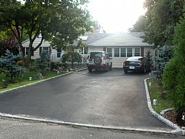 Great House in a great school District in Smithtown, NY (Photo 6 of 6)