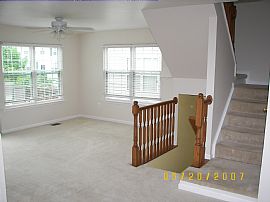 3br - 2.5ba End Unit Townhouse w/ Garag in Ashburn, VA (Photo 1 of 5)
