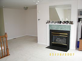 3br - 2.5ba End Unit Townhouse w/ Garag in Ashburn, VA (Photo 2 of 5)