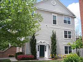 3br - 2.5ba End Unit Townhouse w/ Garag in Ashburn, VA (Photo 3 of 5)