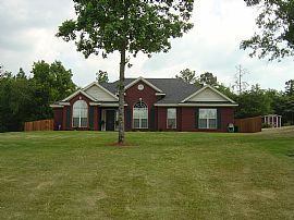 Great family Home in Deatsville, AL