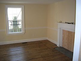 2 bedroom Apt- in 1792 Restored Gambrel  in New London, CT (Photo 2 of 2)